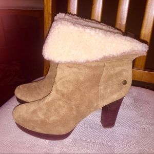 Woman’s UGG tan suede heeled ankle boots Sz 9M